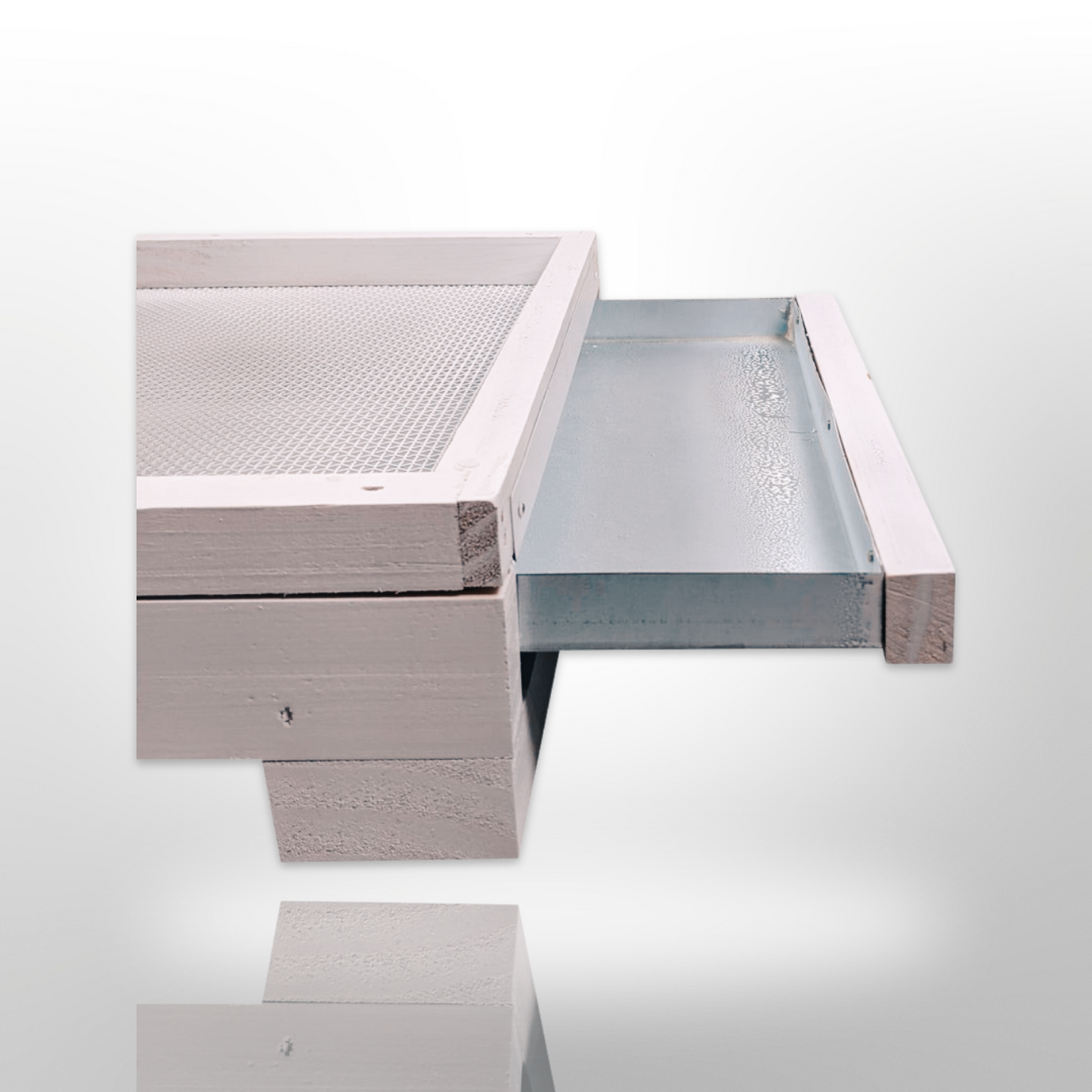 8 Frame Beehive Base - Mesh Vented Bottom Board With Drawer Trap