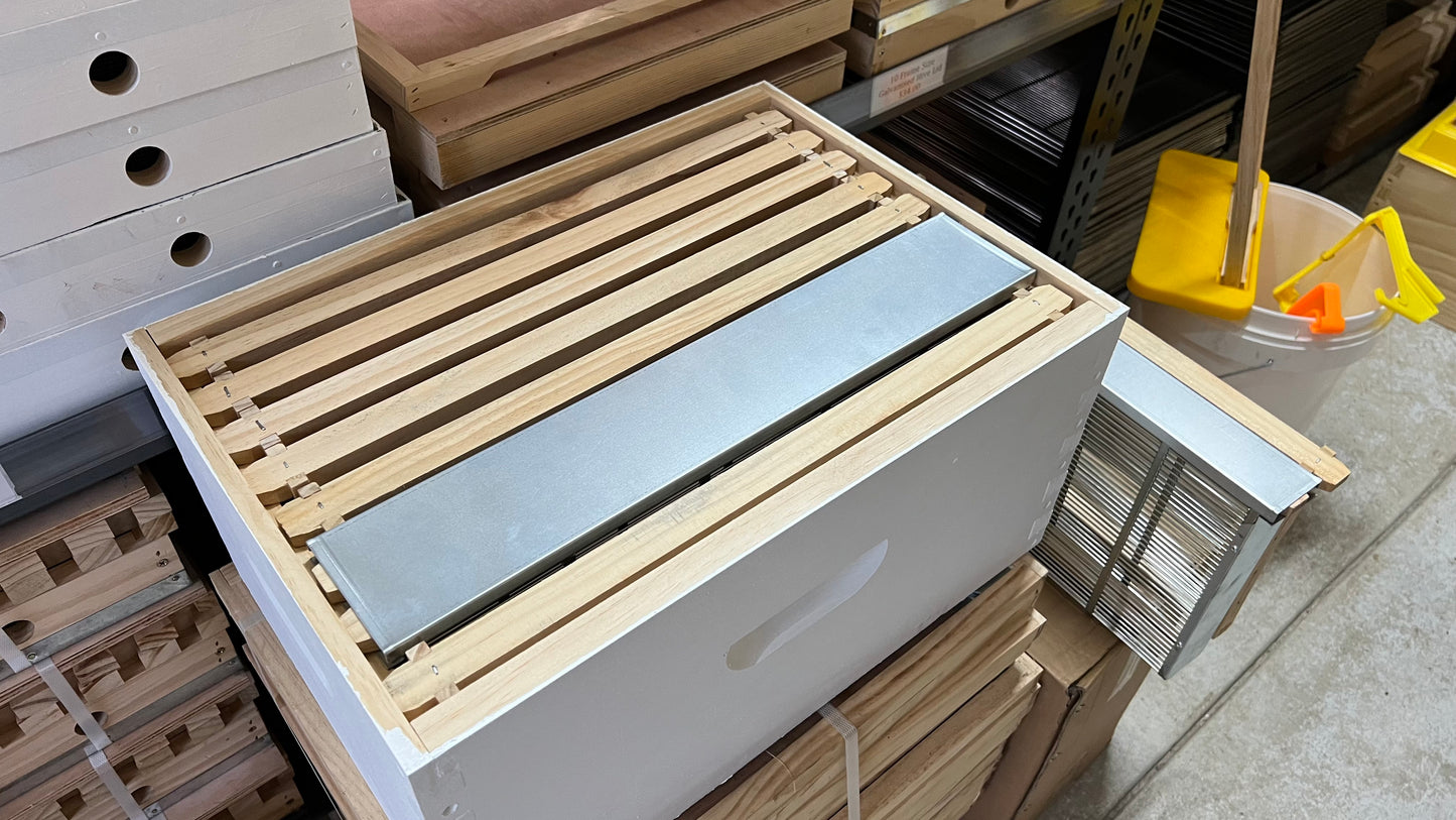2 Frames Queen Bee Isolation / Containment / Confinement Cage