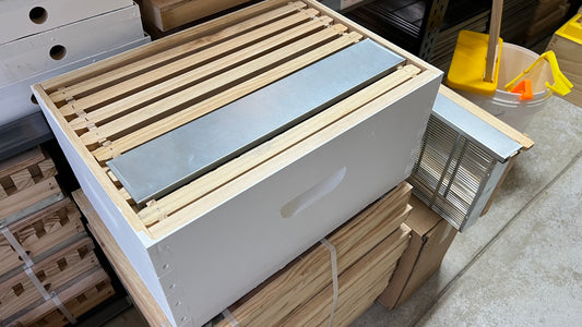 2 Frames Queen Bee Isolation / Containment / Confinement Cage