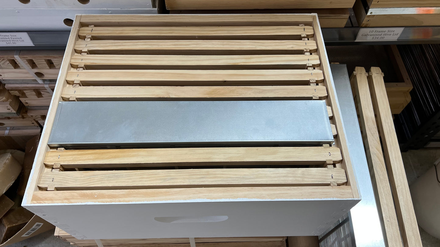 2 Frames Queen Bee Isolation / Containment / Confinement Cage
