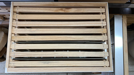 2 Frames Queen Bee Isolation / Containment / Confinement Cage