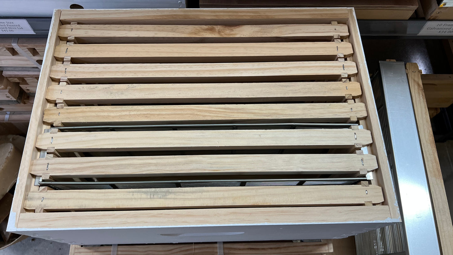 2 Frames Queen Bee Isolation / Containment / Confinement Cage